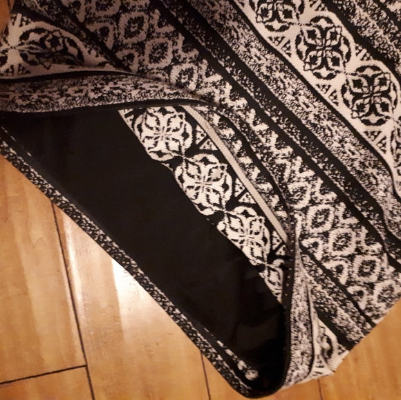 RW&CO mini skirt, size 12, black and white - Picture 5 of 7